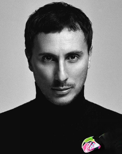 ʦLuigi MurenuģKate Mossȫʱз