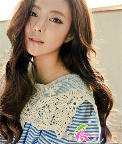 女士最浪漫优雅卷发发型 秋季约会首先发型