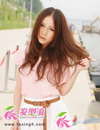 闪亮五月的女生中长发发型