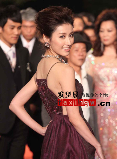 第48届台湾金马奖红毯女星气质盘发大争艳