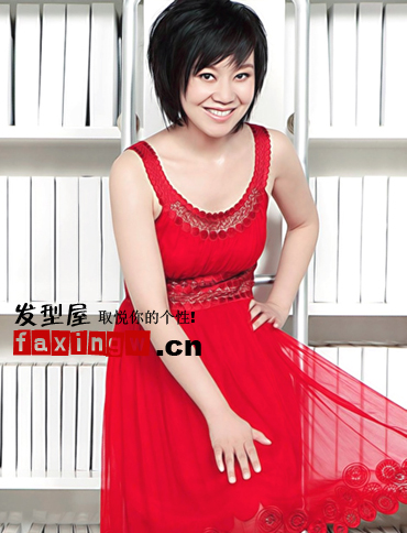 【图】闫妮女人味十足<em>短发</em>发型(4)_明星发型_