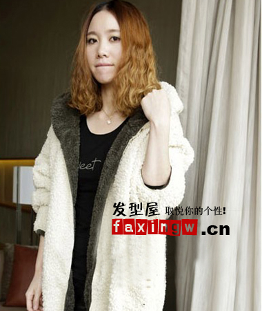 鹅蛋脸女生卷发发型图片