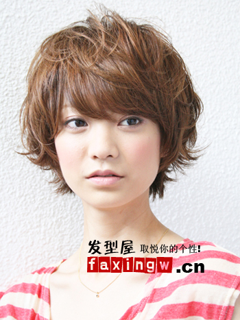 最新圆脸短发发型 冬季圆脸轻易修饰