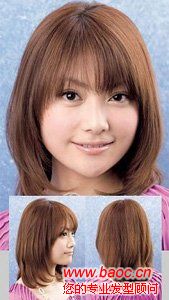 这款发型简单自然