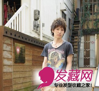潮男街拍 男生短烫发最流行