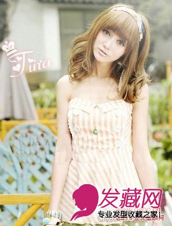 齐刘海发型依然透出甜美的气息