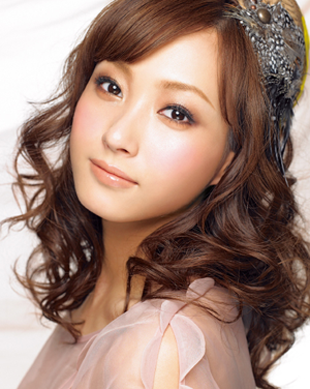 风情万种!秋冬5款卷发风格大不同