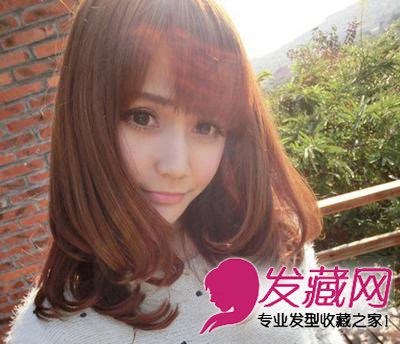 中长发梨花烫发型内卷的平刘海和不规则的卷发5