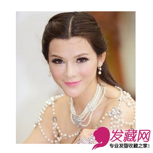 妩媚勾人再度来袭 2013上海车展车模发型盘点 妩媚勾人再度来袭 2013上海车展车模发型盘点