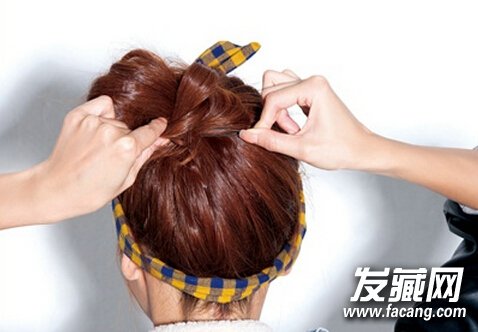 俏皮盘发教程图解6