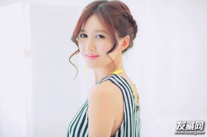 简单盘发发型教程1