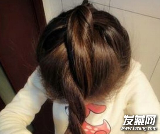 无刘海丸子头的扎法图解5
