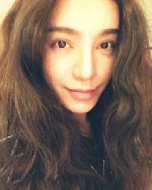 ӳؽع ײAngelababy