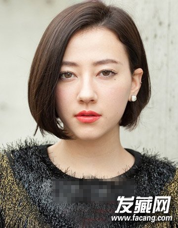 左右不对称的 发型设计令造型加分不少,帅气的不对称短发波波头