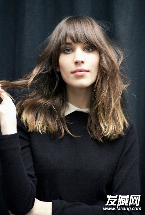 齐肩发烫发发型图片5