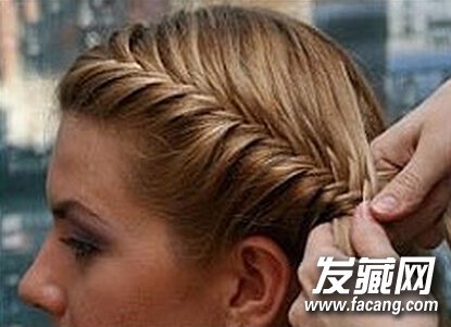 无刘海盘发发型图解4