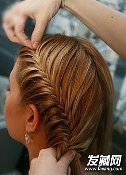 无刘海盘发发型图解5