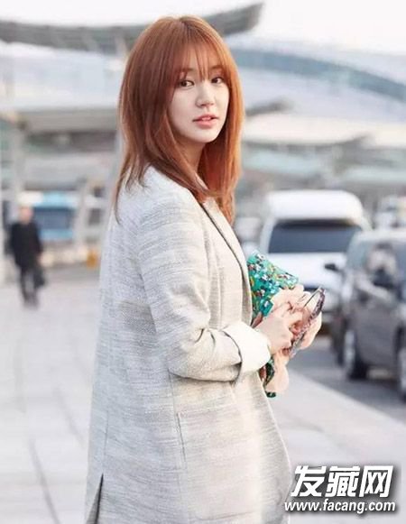 2015韩国女星发型街拍 齐刘海与服饰搭配技巧 2015韩国女星发型街拍 齐刘海与服饰搭配技巧 齐刘海女生穿衣搭配