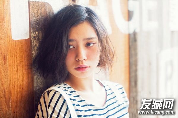 寒冬就要烫个“卷” 14款美发温暖来袭 寒冬就要烫个“卷” 14款美发温暖来袭 2015流行发型卷发女