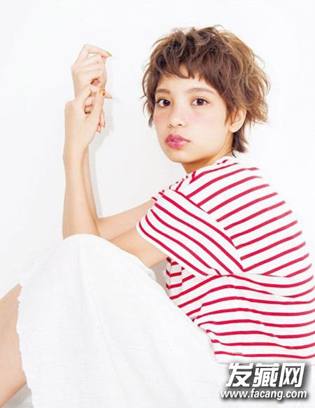 寒冬就要烫个“卷” 14款美发温暖来袭 寒冬就要烫个“卷” 14款美发温暖来袭 2015流行发型卷发女