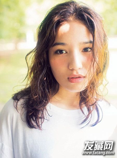 寒冬就要烫个“卷” 14款美发温暖来袭 寒冬就要烫个“卷” 14款美发温暖来袭 2015流行发型卷发女