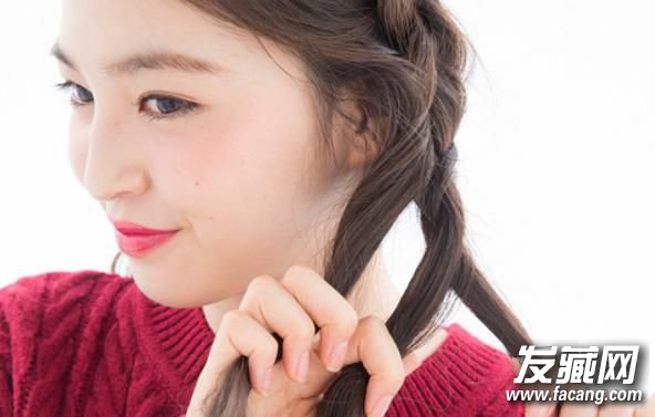 DIY双花苞头&麻花辫 为了减龄也是蛮拼的 DIY双花苞头&麻花辫 为了减龄也是蛮拼的双马尾花苞头