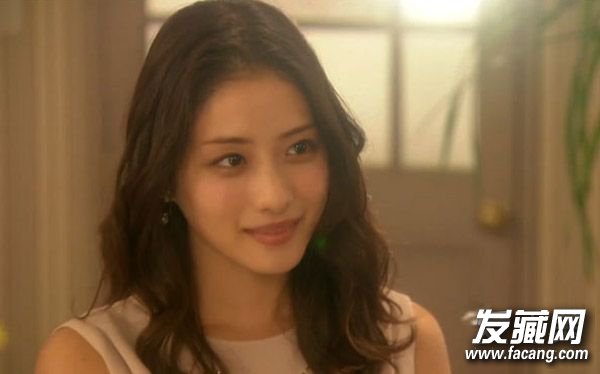 《朝五晚九》石原里美发型 甜美范迷倒男神 《朝五晚九》石原里美发型 甜美范迷倒男神 石原里美发型图片