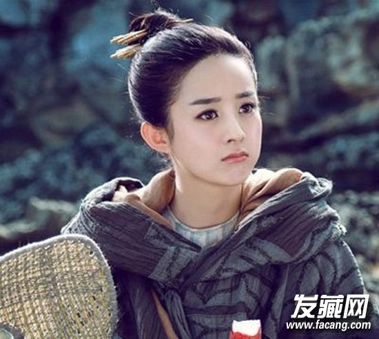 赵丽颖包子脸+半扎发绝配!学她扎好看公主头 赵丽颖包子脸+半扎发绝配!学她扎好看公主头 圆脸怎么扎头发好看