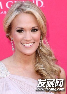 一不小心冻成狗?这样扎马尾和冬天更配呢 一不小心冻成狗?这样扎马尾和冬天更配呢 冬天扎什么发型好看