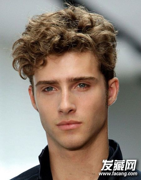 2016最火男士发型 呆萌小卷逆袭时尚圈 2016最火男士发型 呆萌小卷逆袭时尚圈 流行男士发型
