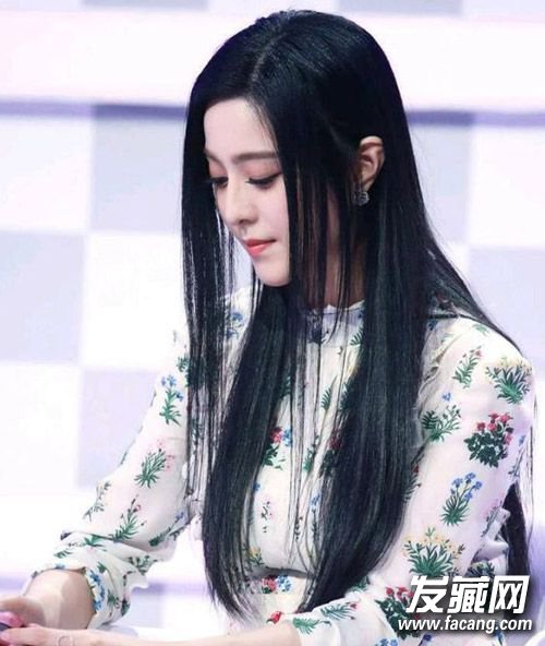 范冰冰赵丽颖教你留中分 除了披着还要会扎才行 范冰冰赵丽颖教你留中分 除了披着还要会扎才行 中分怎么扎好看