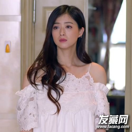 刘涛括号头蒋欣卷发 《欢乐颂》五美发型PK 刘涛括号头蒋欣卷发 《欢乐颂》五美发型PK 明星发型图片