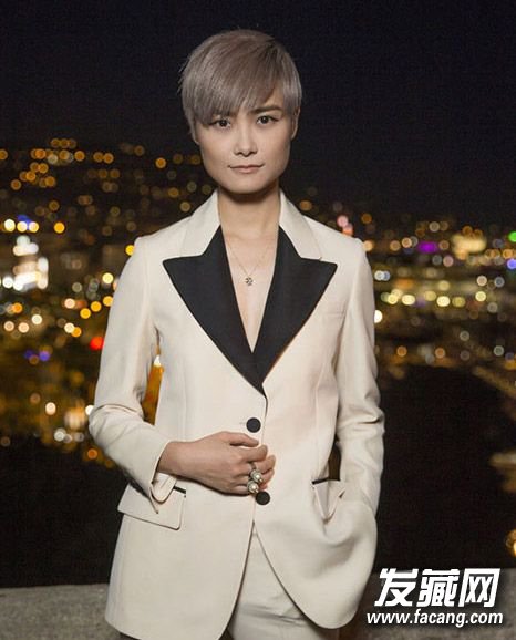 攻气十足!王子文李宇春boy风发型成新流行 攻气十足!王子文李宇春boy风发型成新流行 男友风发型