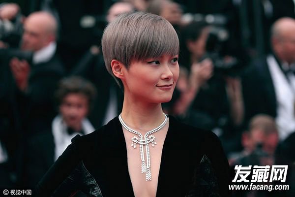 攻气十足!王子文李宇春boy风发型成新流行 攻气十足!王子文李宇春boy风发型成新流行 男友风发型