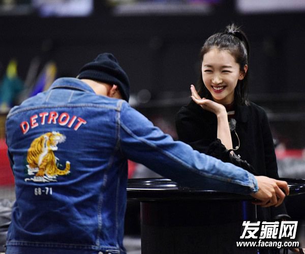 周冬雨余文乐假戏真做?减龄发型成斩男神器 周冬雨余文乐假戏真做?减龄发型成斩男神器 我们相爱吧周冬雨
