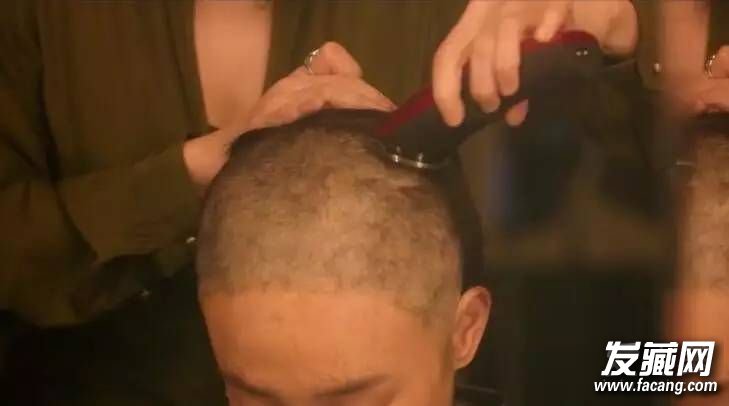 𡰹ͷս ˭ֵܳŵ ǹͷ