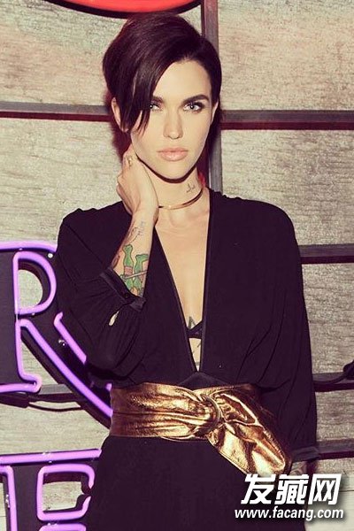 谁剪谁好看!夏季明星清凉又消暑的短发look大盘点 谁剪谁好看!夏季明星清凉又消暑的短发look大盘点 夏季好看的短发女