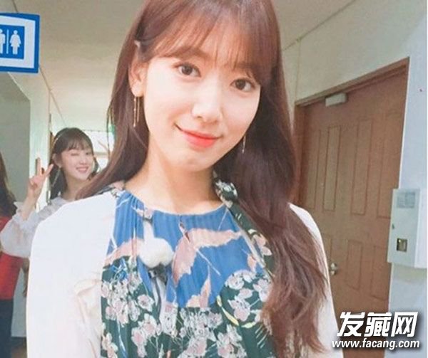 中分OR刘海?看大势女星夏日都选什么发型 中分OR刘海?看大势女星夏日都选什么发型 明星发型图片