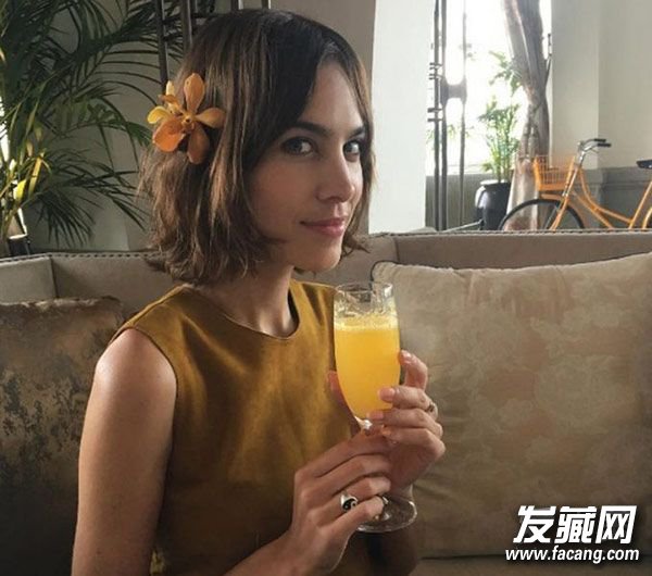 中分OR刘海?看大势女星夏日都选什么发型 中分OR刘海?看大势女星夏日都选什么发型 明星发型图片