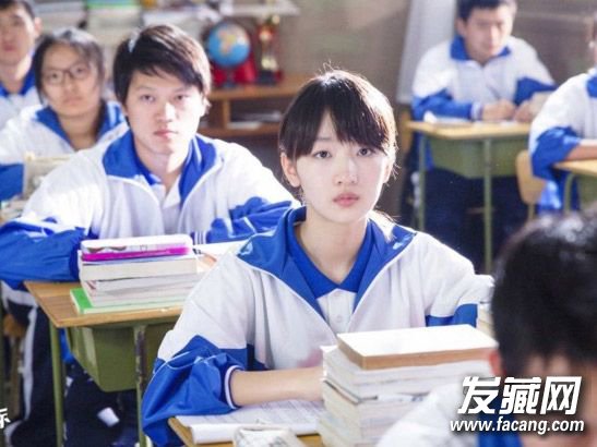 都有一颗少女心!杨幂刘亦菲谁的学生妹发型更好看 都有一颗少女心!颖儿刘亦菲谁的学生妹发型更好看 颖儿校服
