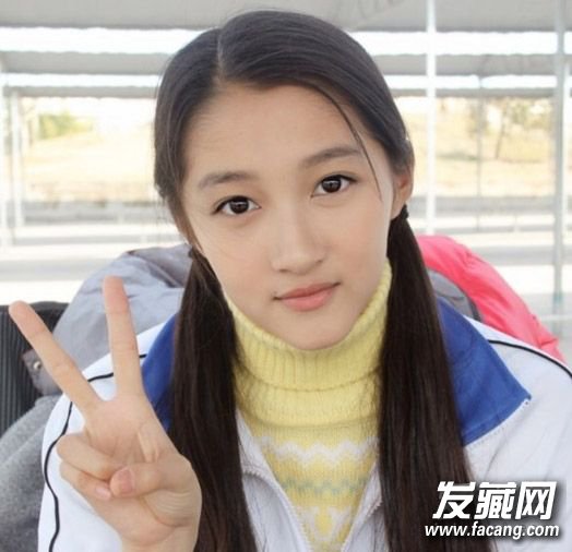 都有一颗少女心!杨幂刘亦菲谁的学生妹发型更好看 都有一颗少女心!颖儿刘亦菲谁的学生妹发型更好看 颖儿校服