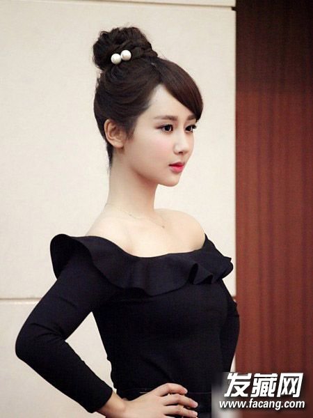 一字领配什么发型好看?陈妍希张天爱示范给你看 一字领配什么发型好看?陈妍希张天爱示范给你看 一字肩礼服配什么发型