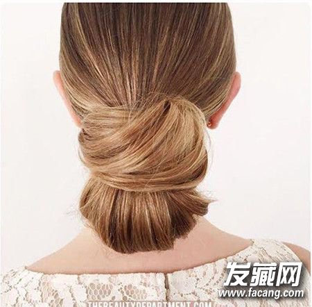 十一出游扎什么发型好看?五分钟DIY4款气质发型 十一出游扎什么发型好看?五分钟DIY4款气质发型 国庆什么发型好看