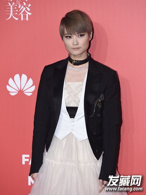  #VOGUEʮһ#̺PK˭ Ǻ̺