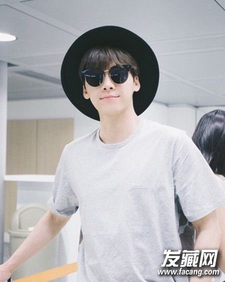 发型够帅就行!李易峰获百花奖最佳男配 发型够帅就行!李易峰获百花奖最佳男配 李易峰 百花奖