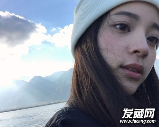 00后小花旦欧阳娜娜发型 尤爱黑色大长发! 00后小花旦欧阳娜娜发型 尤爱黑色大长发! 欧阳娜娜长发发型