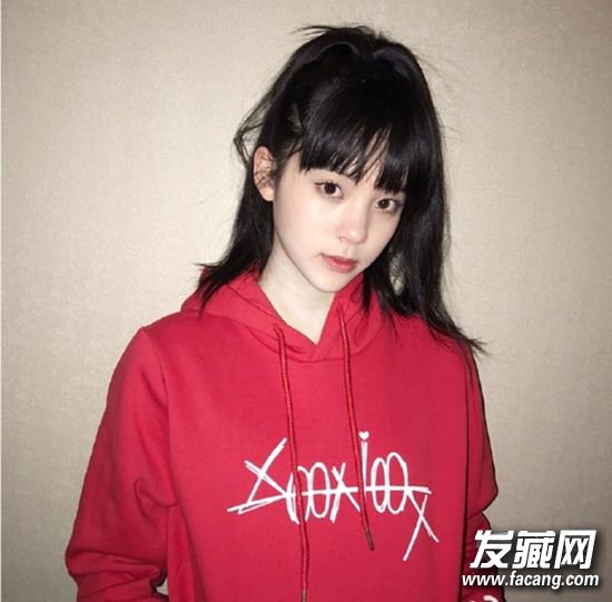 00后小花旦欧阳娜娜发型 尤爱黑色大长发! 00后小花旦欧阳娜娜发型 尤爱黑色大长发! 欧阳娜娜长发发型