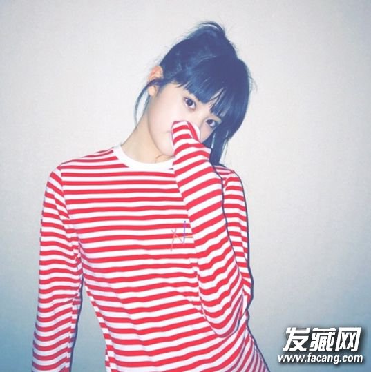 00后小花旦欧阳娜娜发型 尤爱黑色大长发! 00后小花旦欧阳娜娜发型 尤爱黑色大长发! 欧阳娜娜长发发型