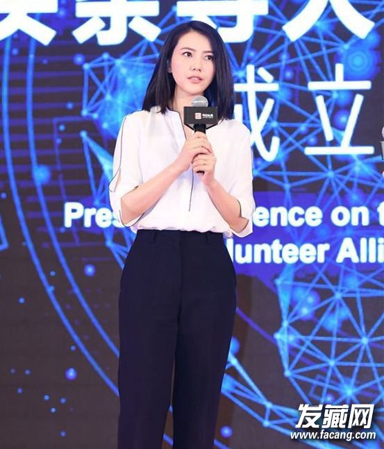 早春造型好尴尬? 范冰冰唐嫣示范最新发型搭配 早春造型好尴尬? 范冰冰唐嫣示范最新发型搭配 明星搭配图片